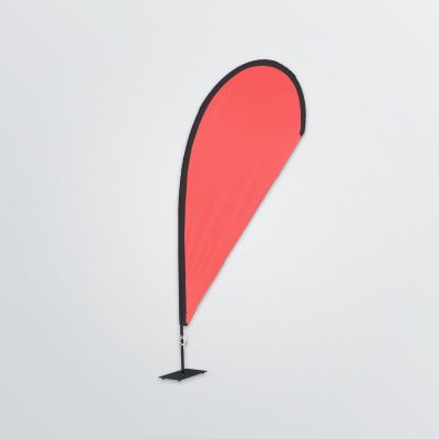 Individualisierbare Beachflag in Tropfenform zum Aufstellen als Frontansicht - Farbbeispiel rot