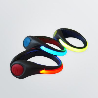 led shoeclip with lightning effects in the colours yellow, red and blue