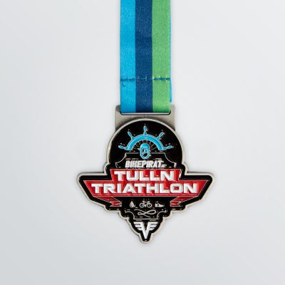 Sonderform-Medaille nach Kundenwunsch hier als Produktbeispiel mit Triathlon-Symbolen abgebildet